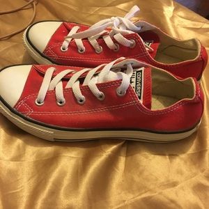 Girls converse size 3 also fits women’s size 5
